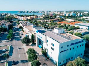 Novacentro - Oficinas en Calvia - Mallorca - Workcenter - Vilas Tennis Academy - Playa Escarregador - Entorno